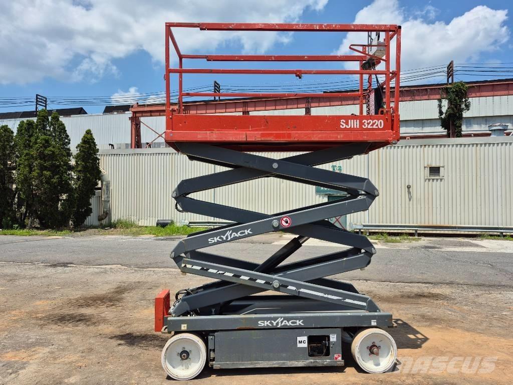 SkyJack SJ 3220 Saksilavat