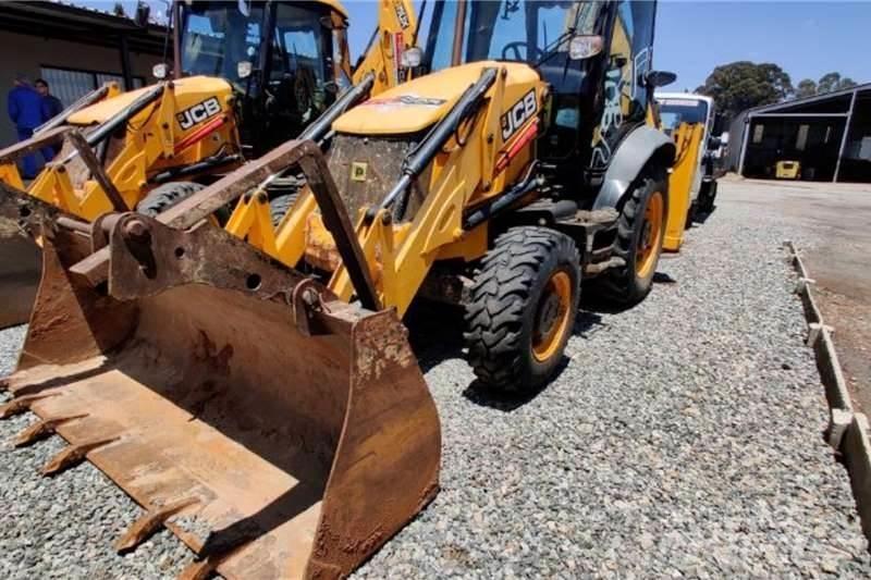 JCB 3CX 4X4 Kaivurikuormaajat