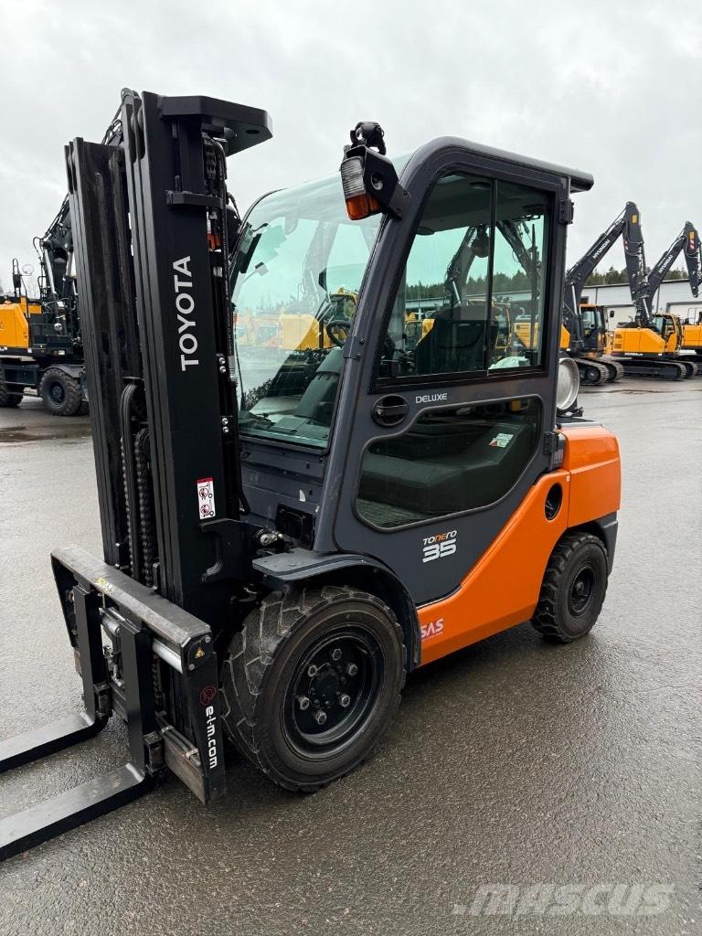 Toyota 02-8 FGJF 35 Nestekaasutrukit