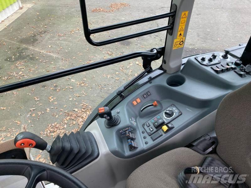 CLAAS NEXOS 260 L Traktorit