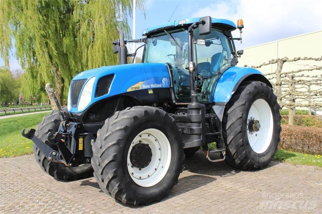 New Holland T7050 Traktorit