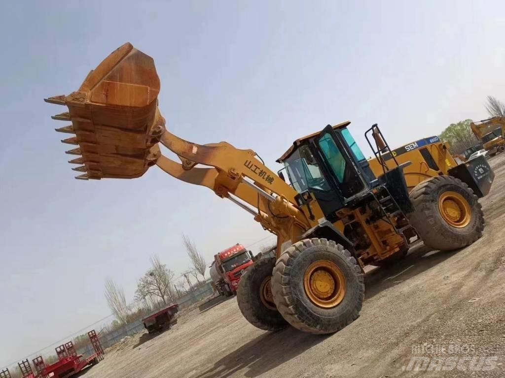 CAT 660D Pyöräkuormaajat