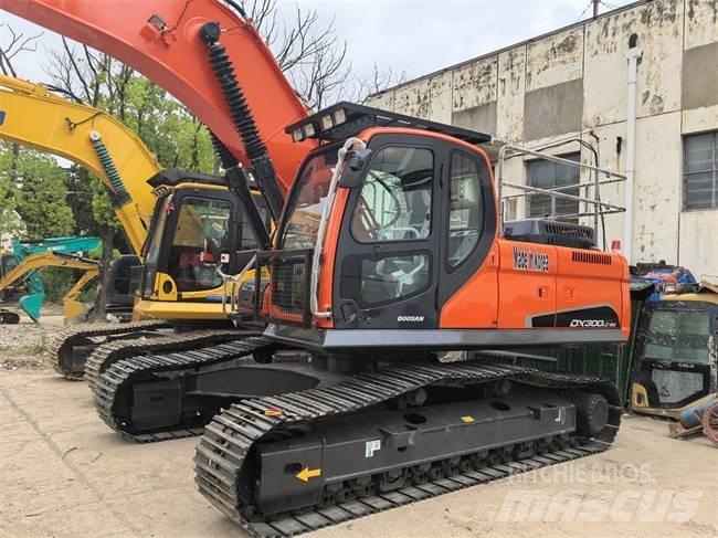 Doosan DX 300 LC Telakaivukoneet
