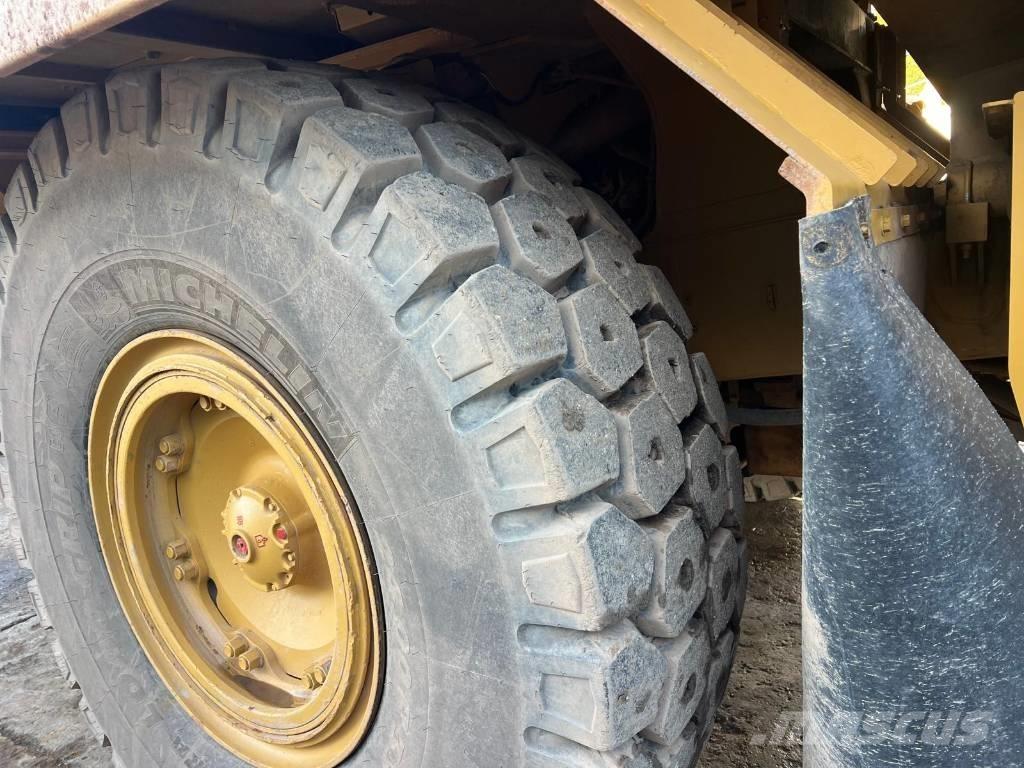 CAT 775 F Maansiirtoautot