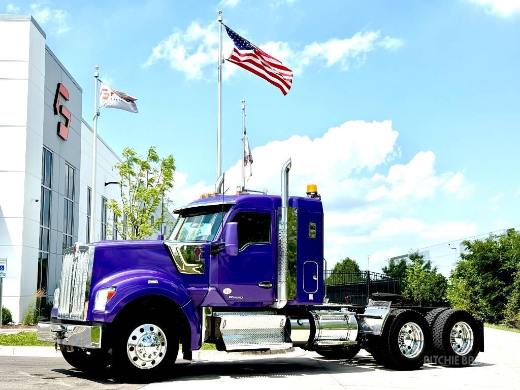 Kenworth W 990 Vetopöytäautot