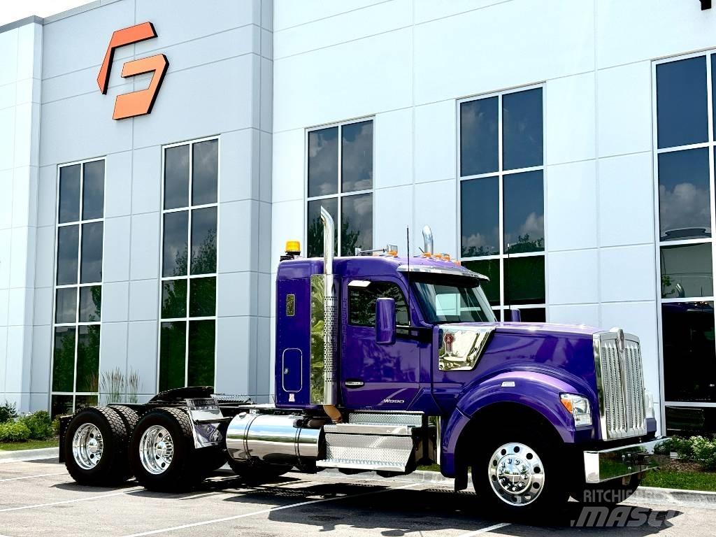 Kenworth W 990 Vetopöytäautot