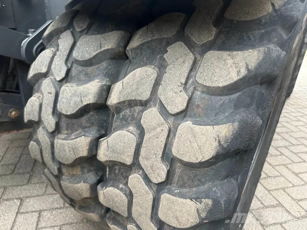 Doosan DX140W-5 Pyöräkaivukoneet