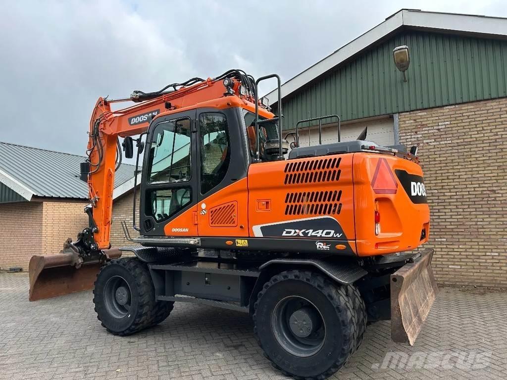 Doosan DX140W-5 Pyöräkaivukoneet