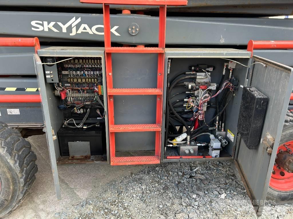 SkyJack SJ 8841 RT Saksilavat