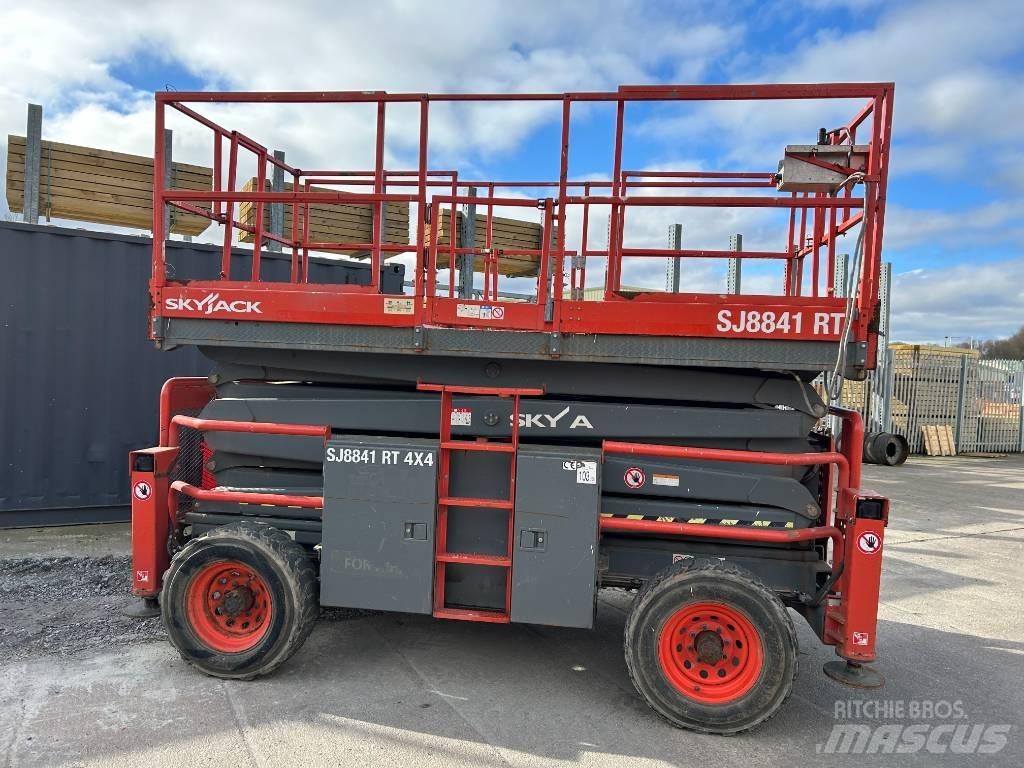 SkyJack SJ 8841 RT Saksilavat