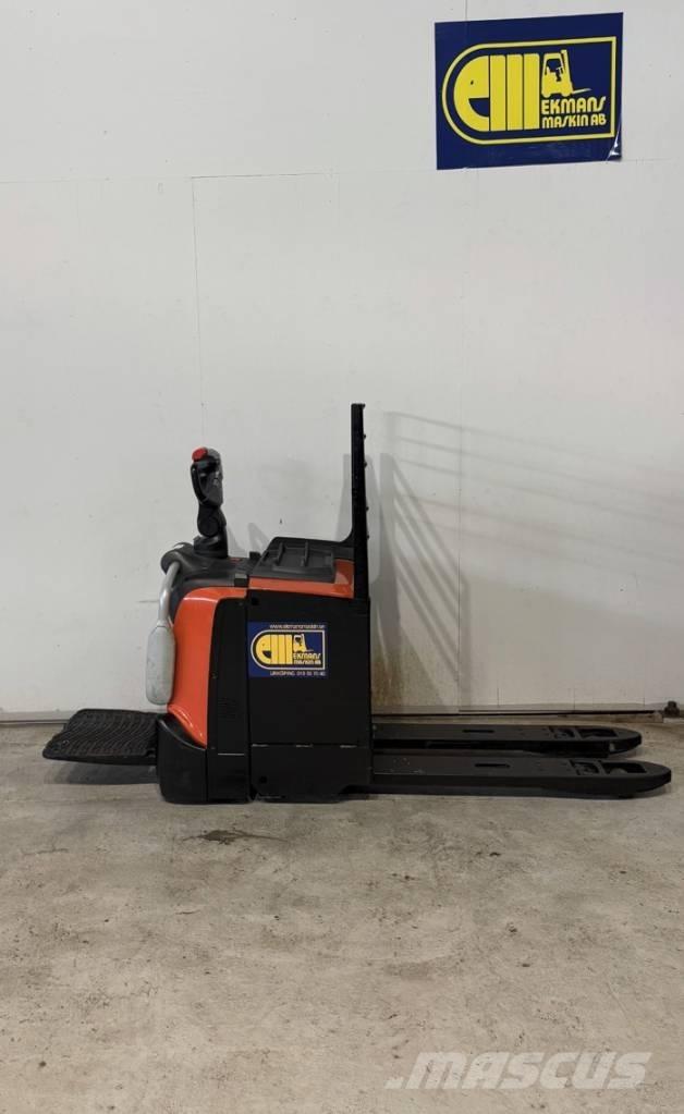 BT truck LPE 220 Lavansiirtotrukit ajotasolla