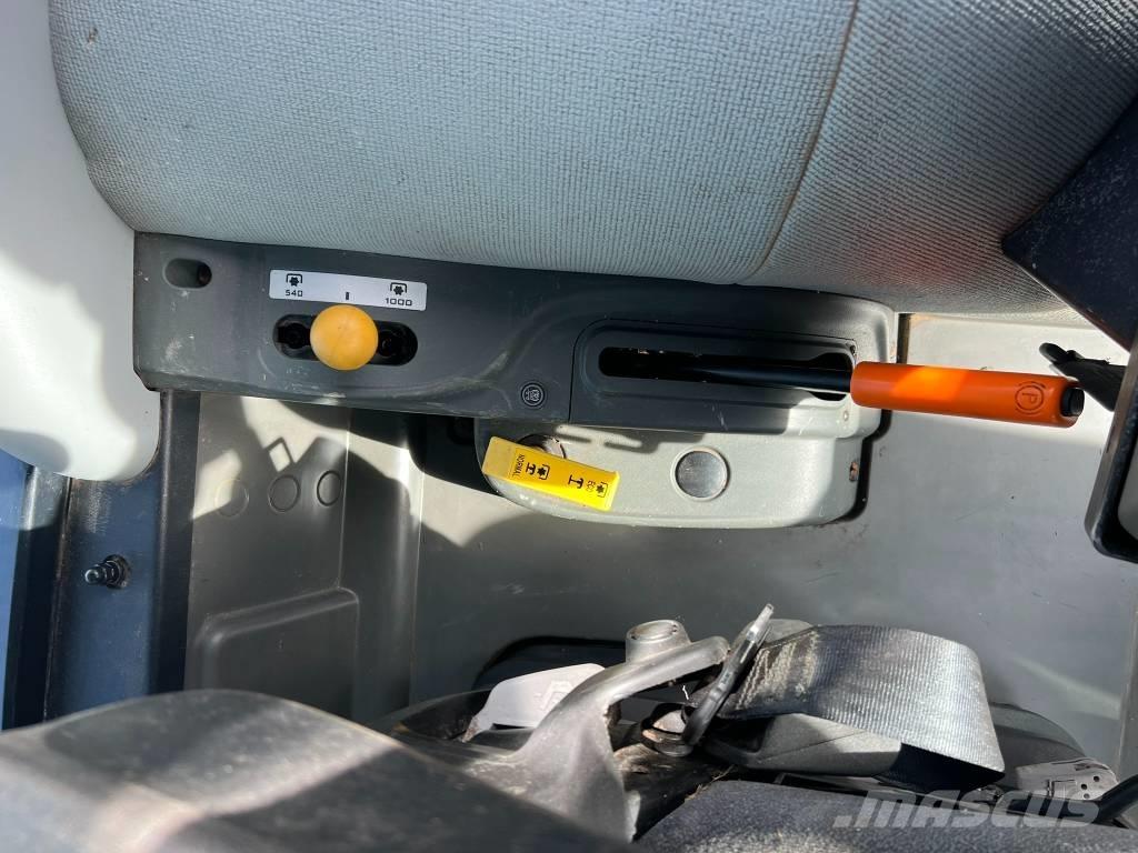 CLAAS Atos 230 Traktorit