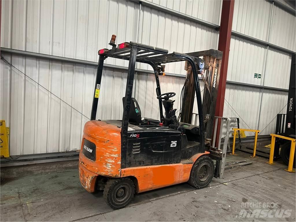 Doosan B25X-5 Sähkötrukit