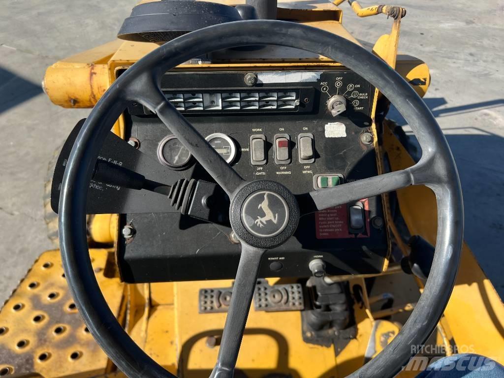 John Deere 210 LE Etukuormaimet ja kaivuulaitteet