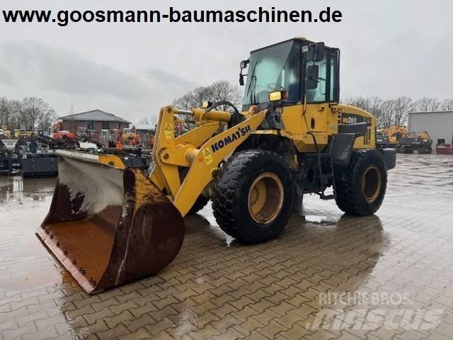 Komatsu WA 200 Pyöräkuormaajat