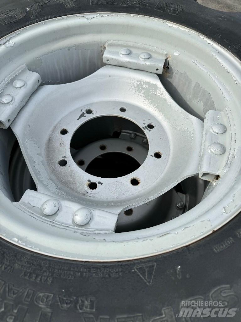 Goodyear 13.6R38 Renkaat ja vanteet