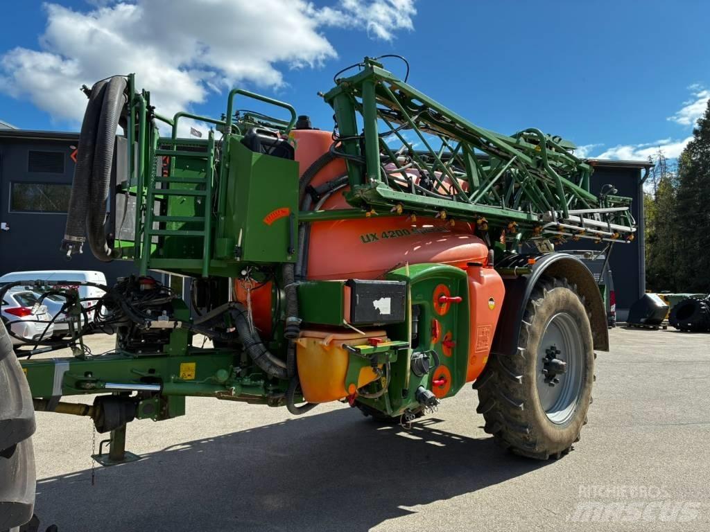 Amazone UX 4200 Hinattavat ruiskut