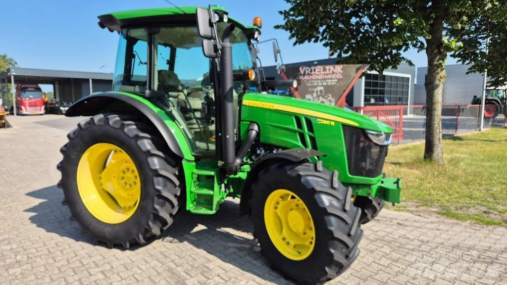 John Deere 5090 R Traktorit