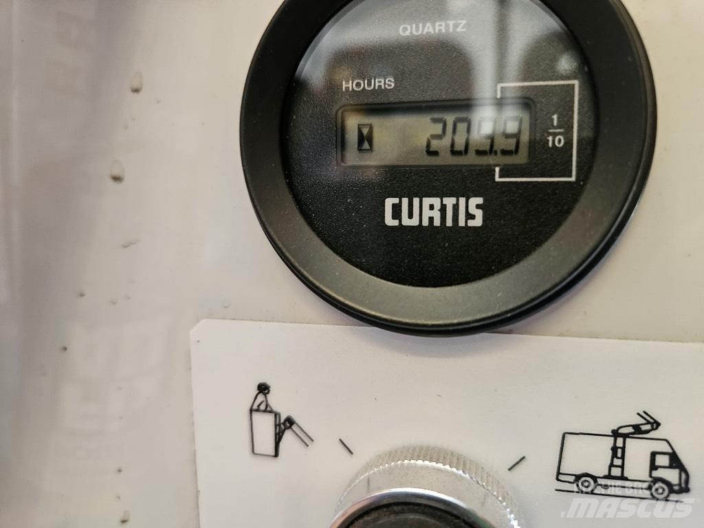 VERSALIFT VT 145 F Nostolava-autot