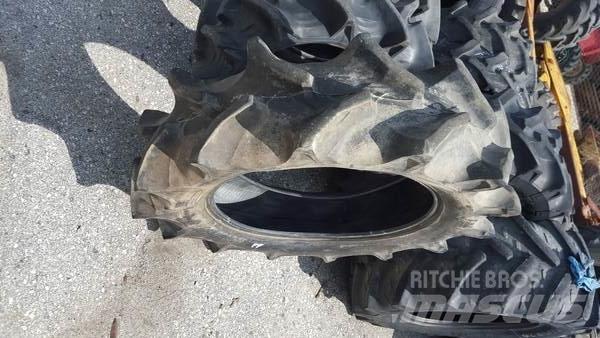  Pneus 9.5-24 Renkaat ja vanteet
