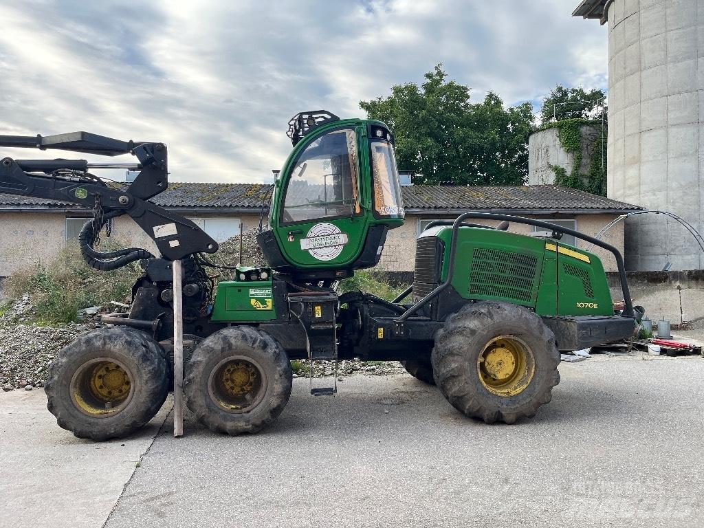 John Deere 1070 E Harvesterit