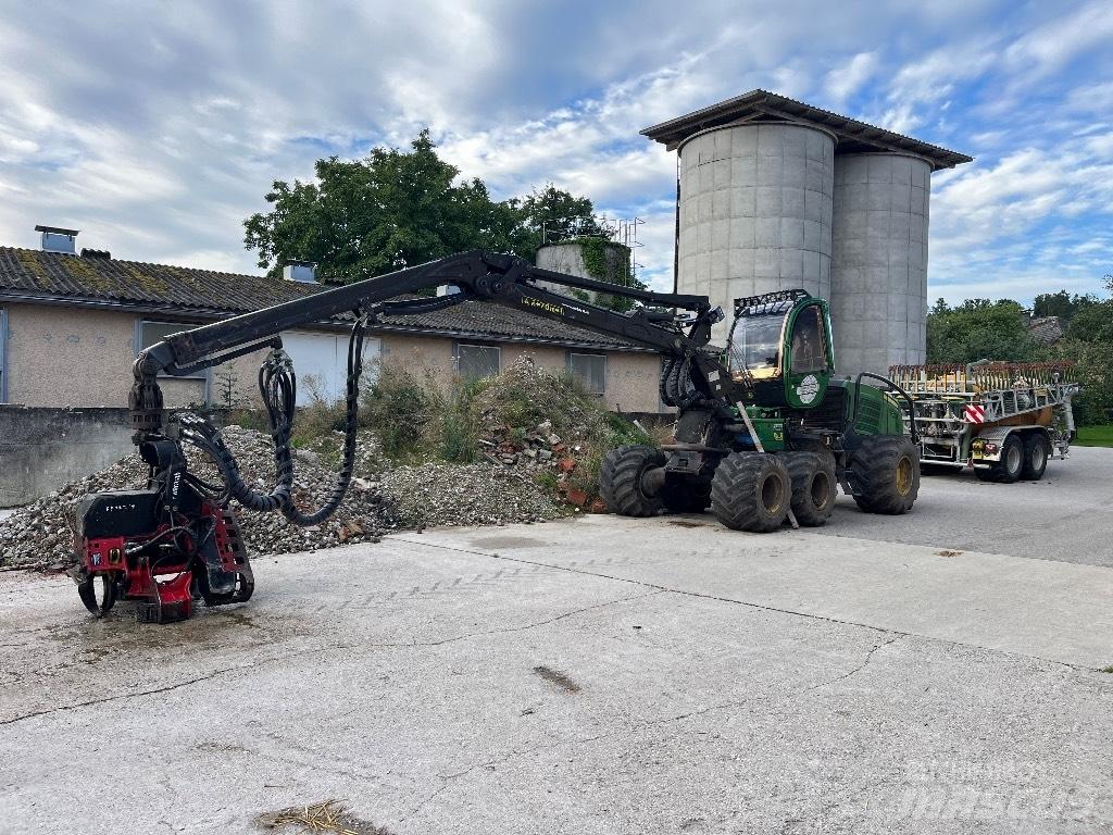 John Deere 1070 E Harvesterit
