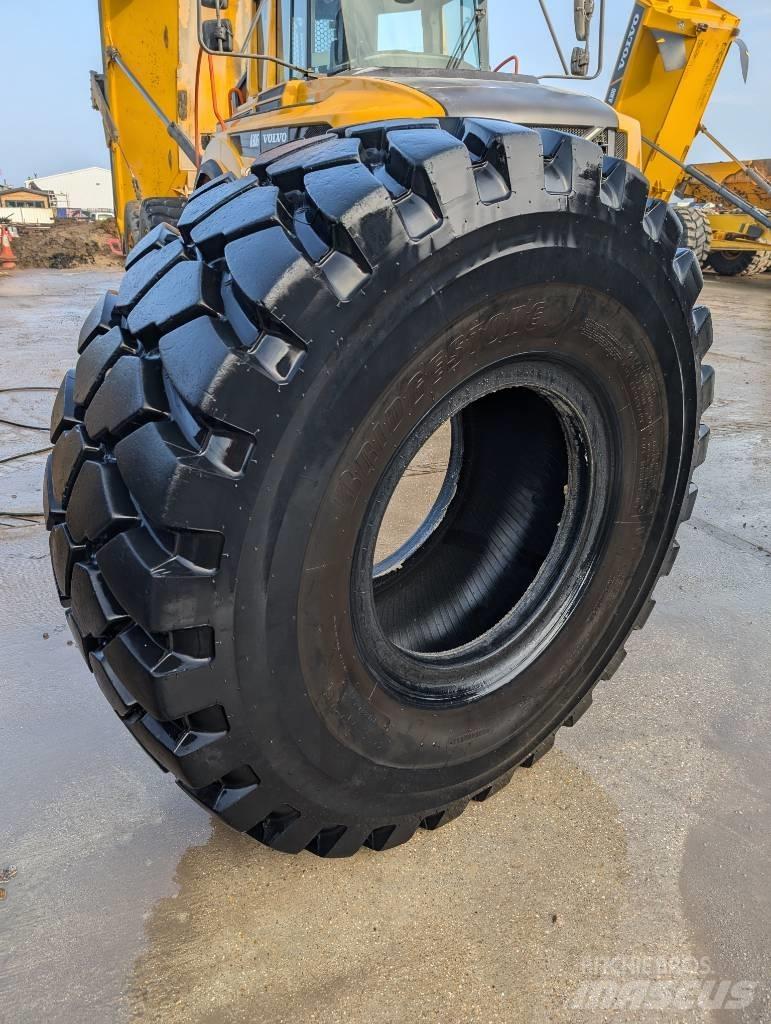 Bridgestone VLTS Renkaat ja vanteet