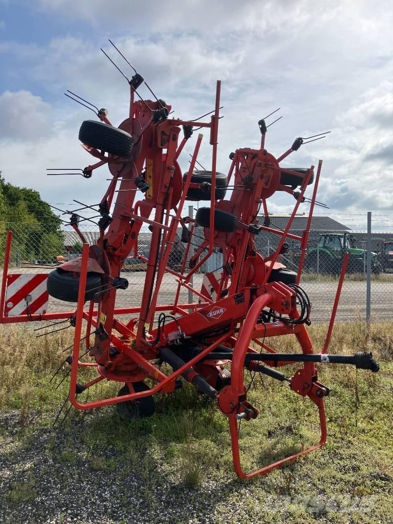 Kuhn GF 8702 Pöyhimet ja haravat