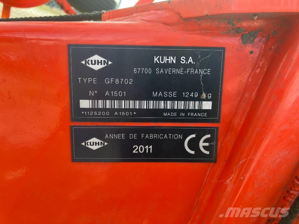 Kuhn GF 8702 Pöyhimet ja haravat