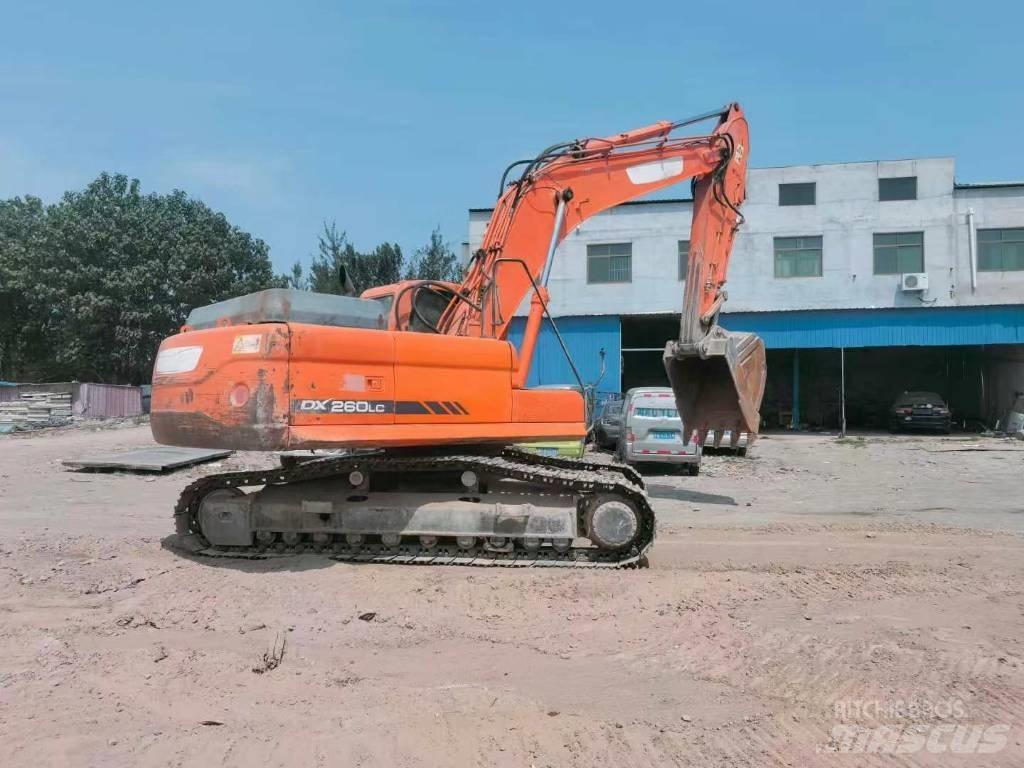 Doosan DX 260 Telakaivukoneet