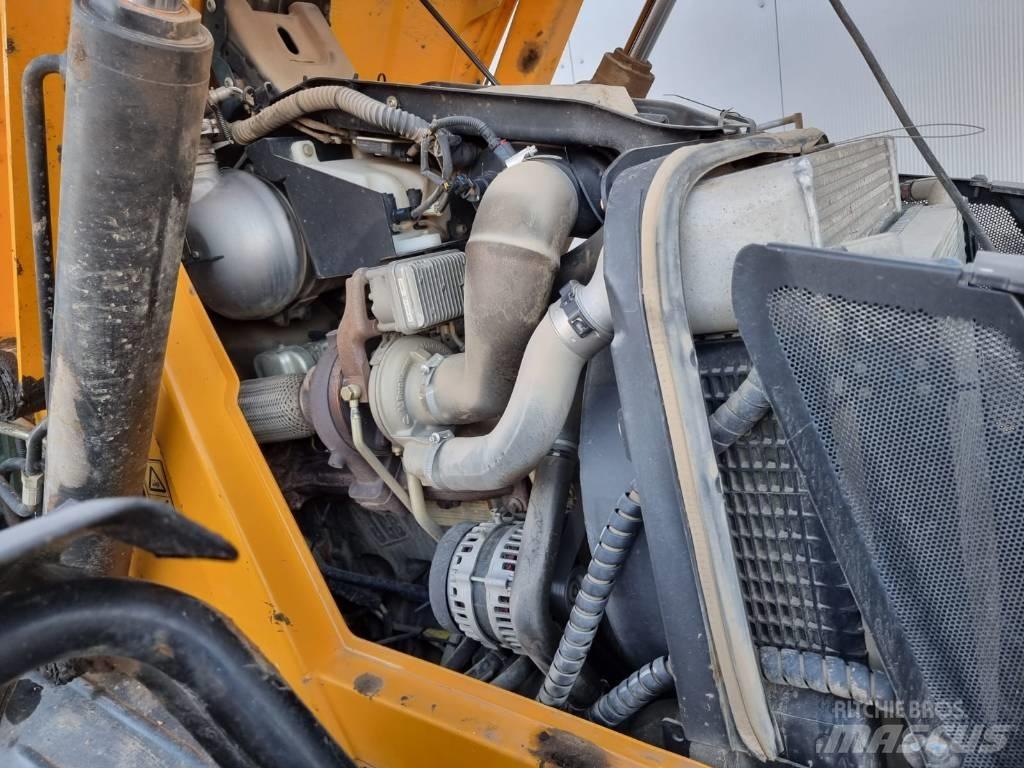 JCB 4 CX Kaivurikuormaajat