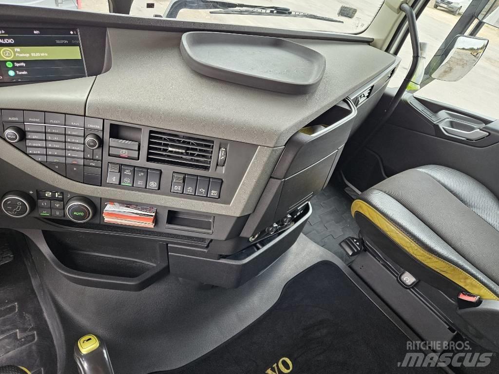 Volvo FH 16 6x2 550 Vetopöytäautot