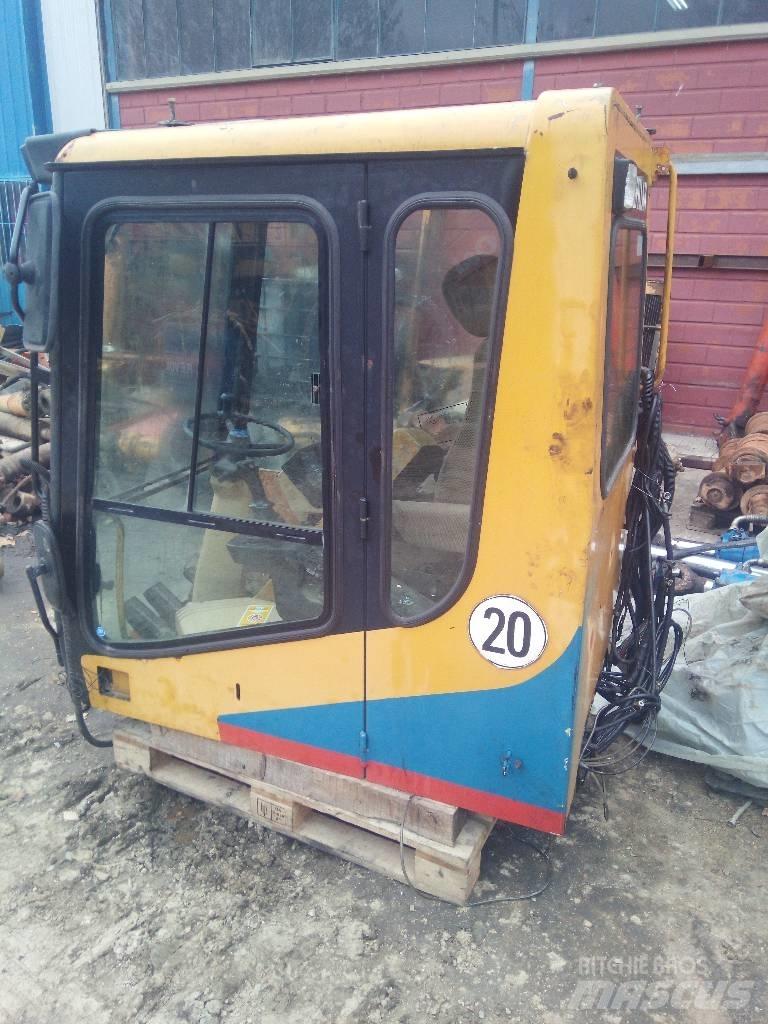 CAT M 320 Ohjaamo ja sisusta
