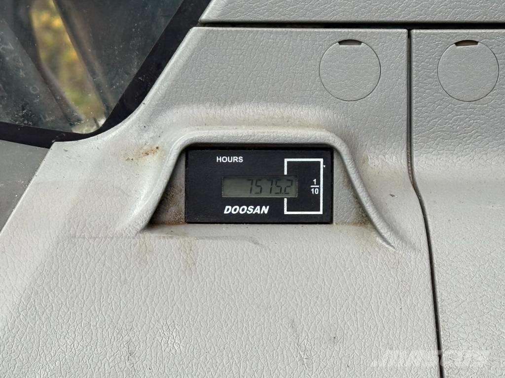 Doosan DX 300 LC Telakaivukoneet