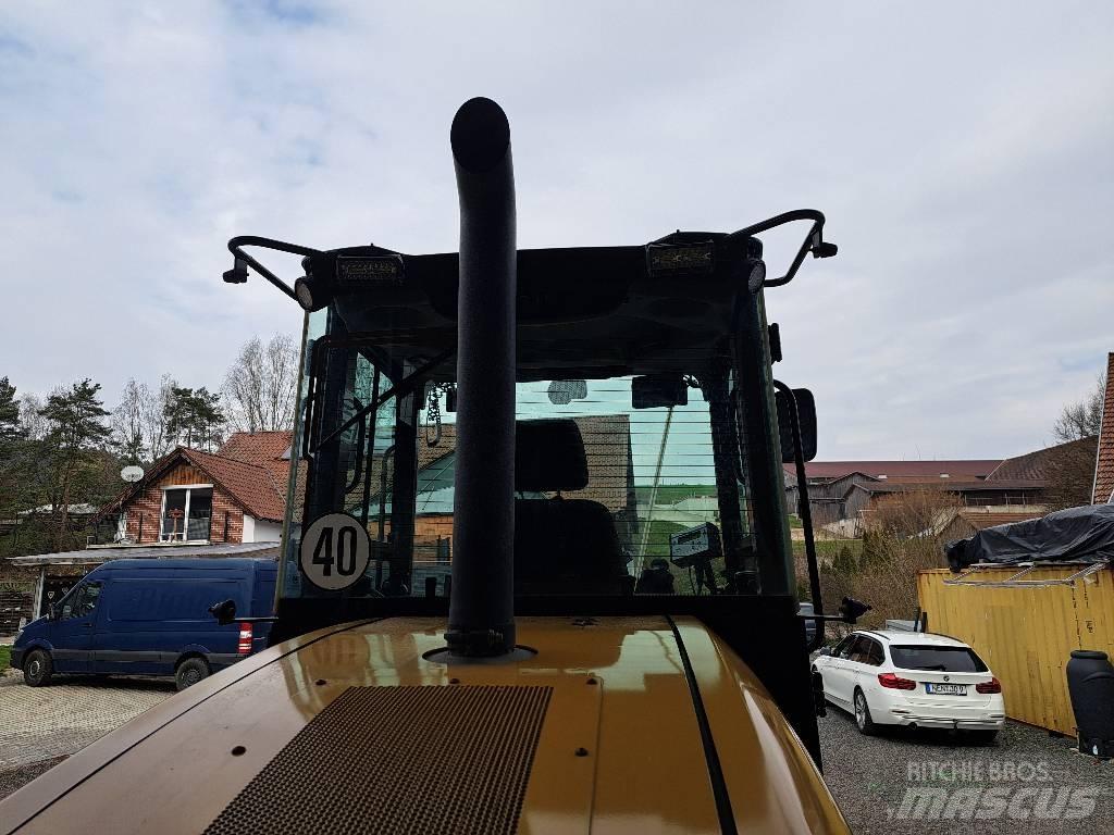 CAT 910 Pyöräkuormaajat