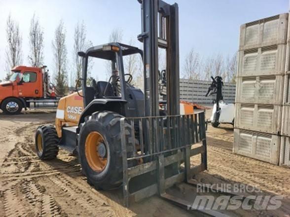 CASE 586H Maastotrukit