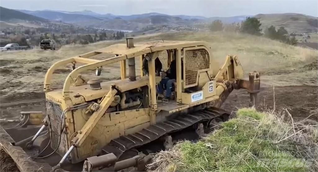 CAT D8H Telaketjupuskutraktorit