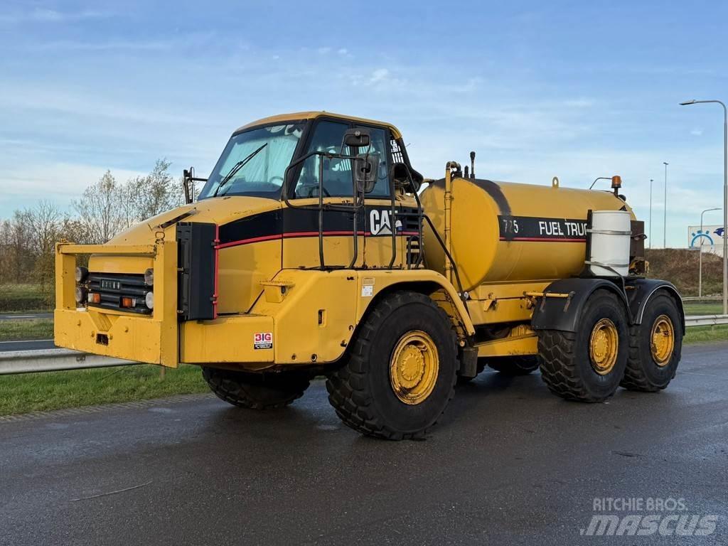 CAT 725 Fuel truck Säiliöautot