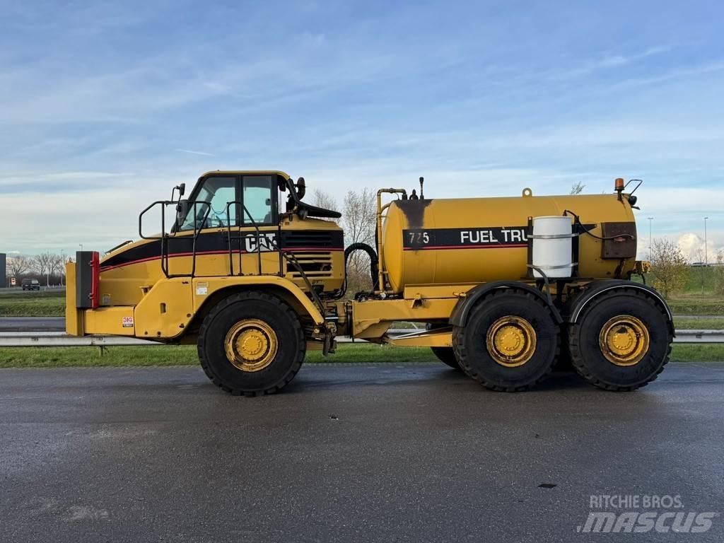 CAT 725 Fuel truck Säiliöautot
