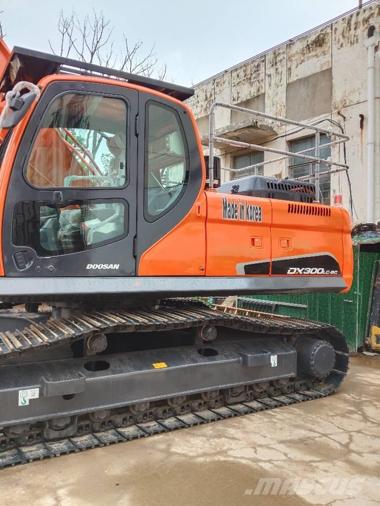 Doosan DX 300 LC Telakaivukoneet
