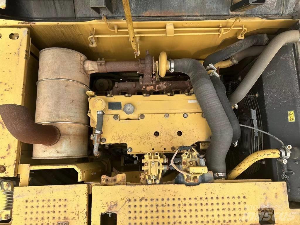 CAT 323D Telakaivukoneet