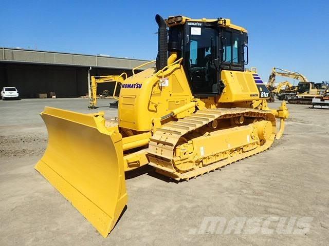 Komatsu D61EX-24 Telaketjupuskutraktorit