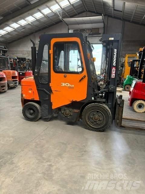 Doosan FD30 Dieseltrukit