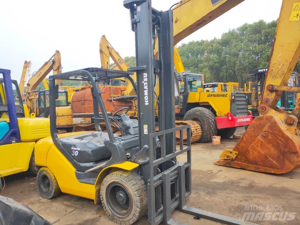 Komatsu FD 30 T-17 Dieseltrukit