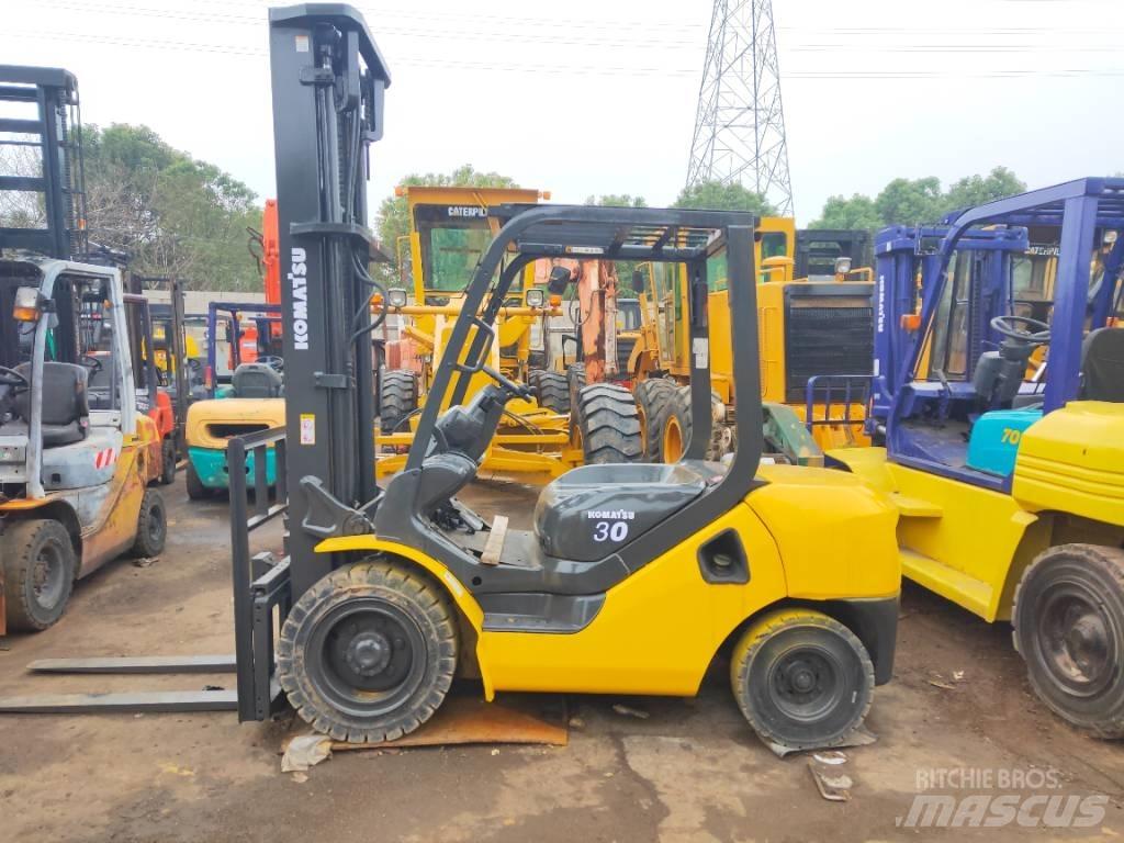 Komatsu FD 30 T-17 Dieseltrukit