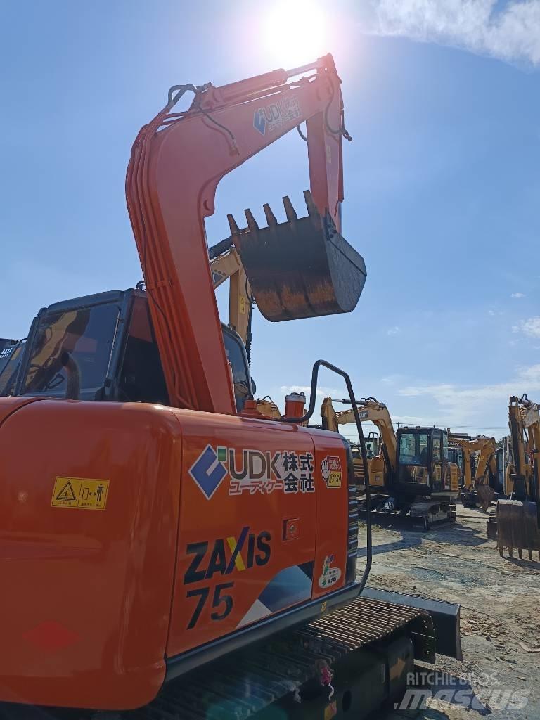 Hitachi ZX 75 Midikaivukoneet 7t - 12t