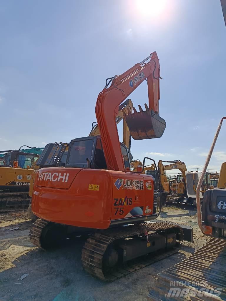 Hitachi ZX 75 Midikaivukoneet 7t - 12t