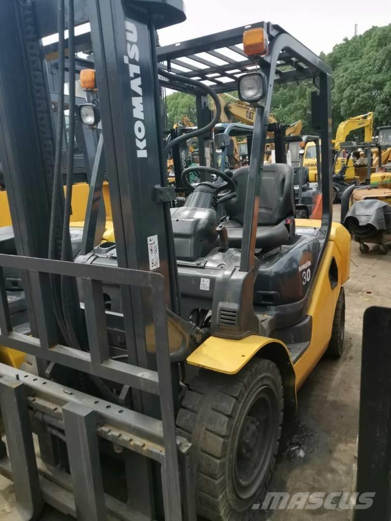 Komatsu 30 Kurottajat