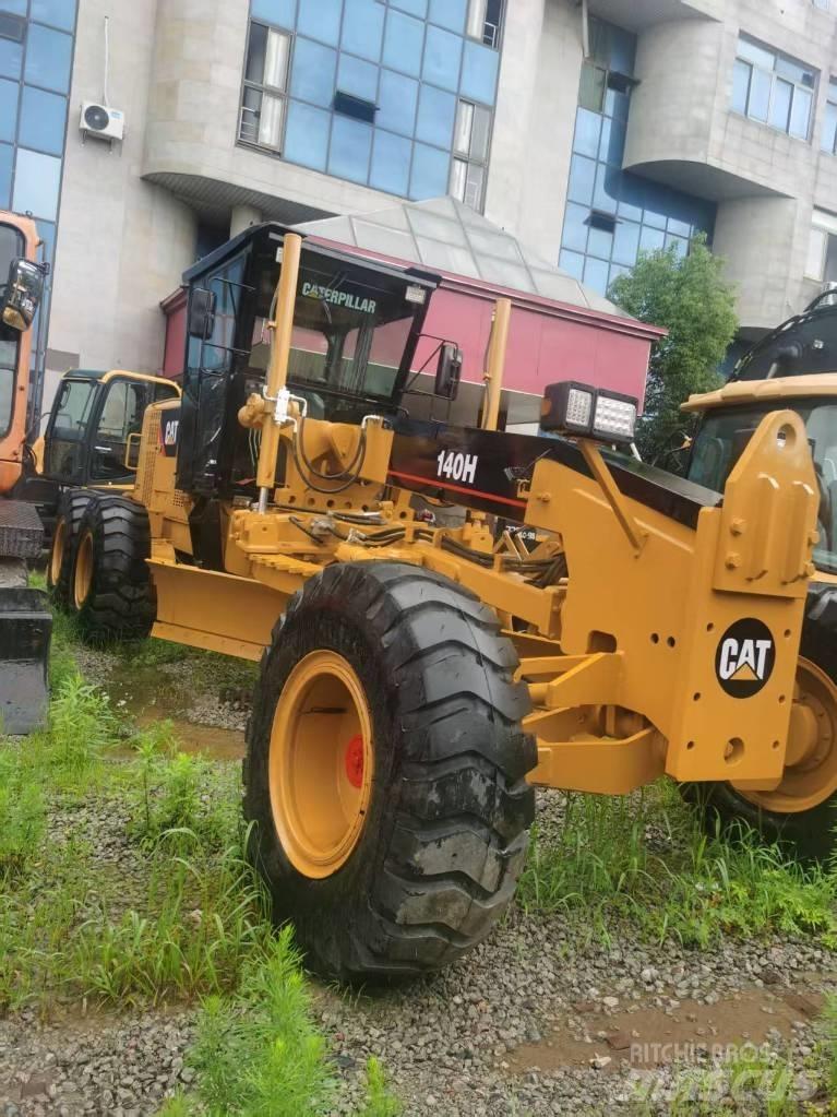 CAT 140 H Kaivurikuormaajat