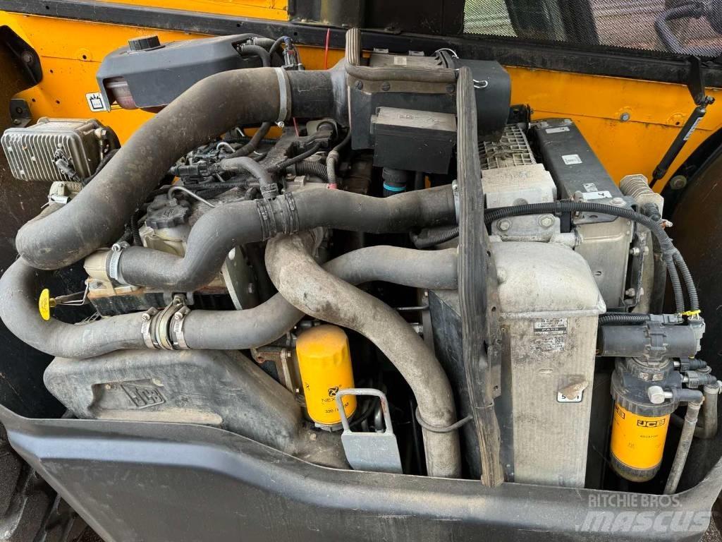 JCB 527-58 Maatalouskurottajat